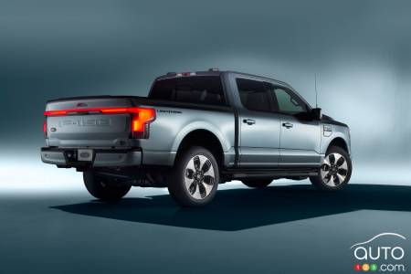 Ford F-150 Lightning - Three-quarters rear