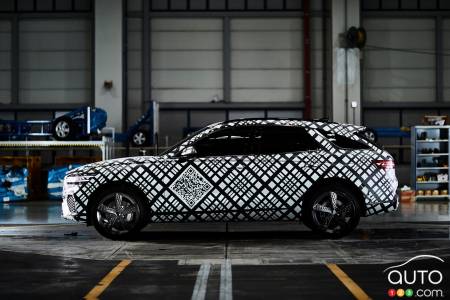 2022 Genesis GV70, profile