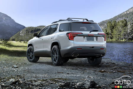 GMC Acadia Denali, rear