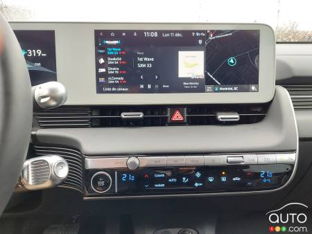 Multimedia screen of 2024 Hyundai Ioniq 5 RWD