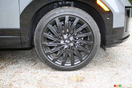 Wheel of 2024 Hyundai Santa Fe