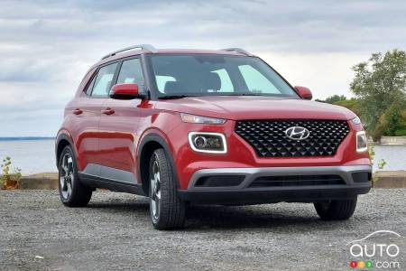 Hyundai Venue, rouge