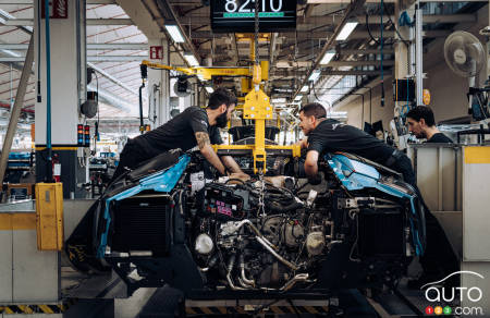 The last Lamborghini Aventador on the assembly line, img. 1