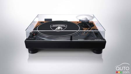 The turntable produced by Lamborghini with Technics