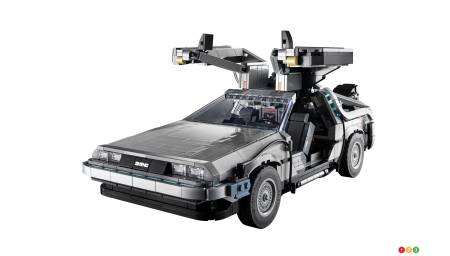 The new Back to the Future DeLorean set from Lego, fig. 2