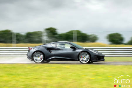 2023 Lotus Emira, profile