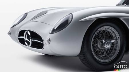 The Mercedes-Benz 300 SLR Uhlenhaut coupé, front grille, headlights