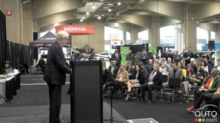 Le ministre Marc Garneau, au Salon de Montréal de 2019