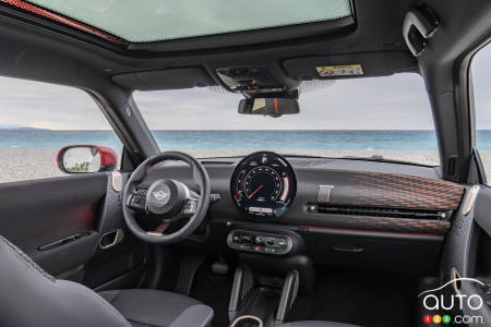 La Mini Cooper SE JCW 2025, intérieur