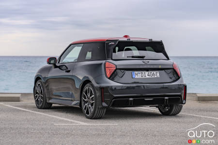 2025 Mini Cooper SE JCW, three-quarters rear