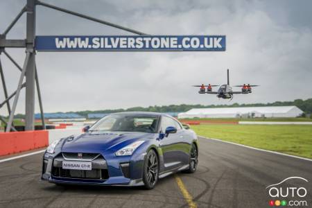 La Nissan GT-R et le drone Nissan GT-R