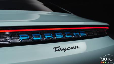 Logo de Porsche Taycan 2025