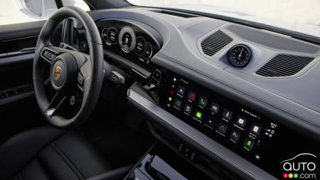 Dashboard of the Porsche Cayenne Turbo E-Hybrid