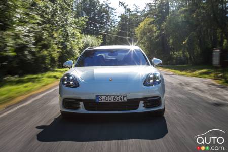 Porsche Panamera 4 e-hybrid Sport Turismo, front