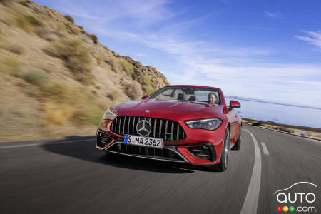 2025 Mercedes-AMG CLE 53 Cabriolet, front