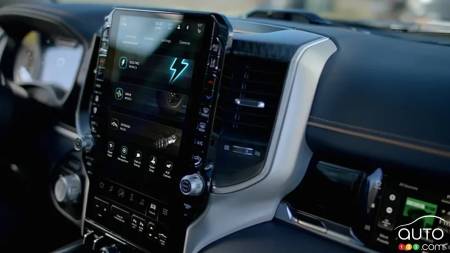 2025 Ram 1500 REV, multimedia screen