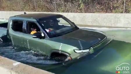 Rivian R1T during water immersion test, img. 2