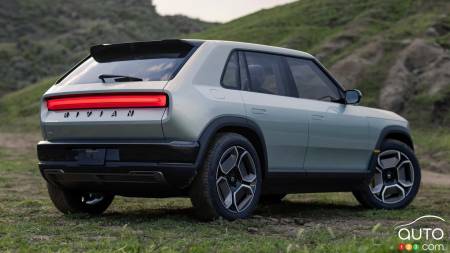 Rivian R3, grey