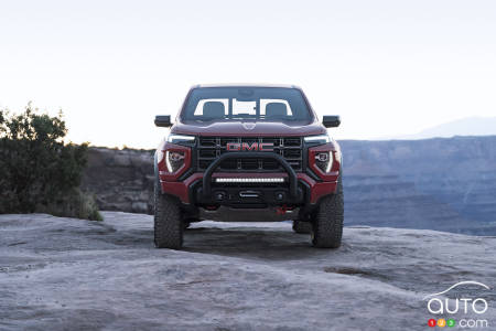 2023 GMC Canyon AT4X, front