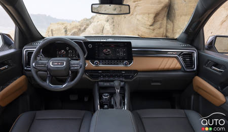 2023 GMC Canyon AT4, interior