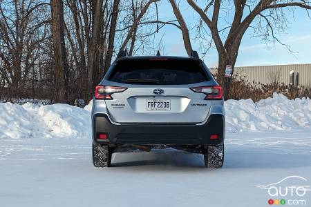 Overview of 2024 Subaru Outback Onyx from rear