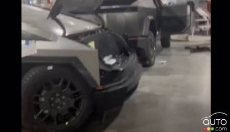 Le coffre du Tesla Cybertruck (version pré-production)