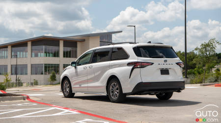 Toyota Sienna, three-quarters rear