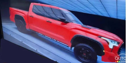 2022 Toyota Tundra, profile