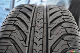 Comparaison entre les pneus asymétriques et directionnels (anglais)