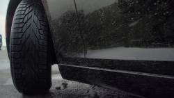 2016 Kal Tire test: We were invited to test the difference between new winter and all-season tires with their used version in a slalom, snow braking zone and more. Read our conclusion in our article. 