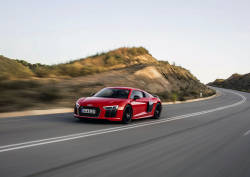 The R8 V10 Plus is fast. In fact, of all the mad supercars I’ve driven in 2016, it felt like the fastest. 