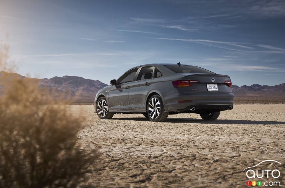 2019 Volkswagen Jetta GLI debuts at the Chicago Auto Show: 3/4 rear view