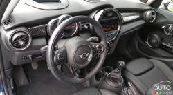 Habitacle du conducteur de la MINI Cooper S 5 portes 2016