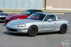 1999 Mazda MX-5 front 3/4 view