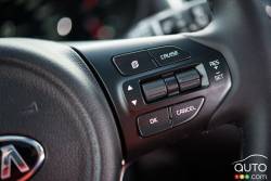 2016 Kia Sorento steering wheel mounted cruise controls