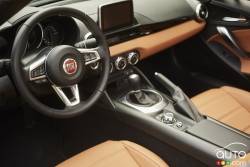 Habitacle du conducteur de la Fiat 124 Spyder 2017