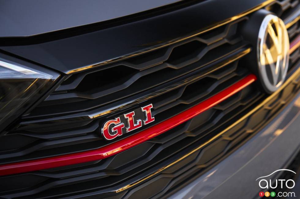2019 Volkswagen Jetta GLI debuts at the Chicago Auto Show: Front logo