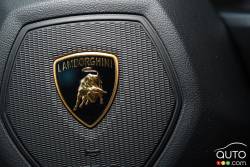2015 Lamborghini Huracan steering wheel detail