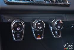 2017 Audi R8 V10 Plus climate controls