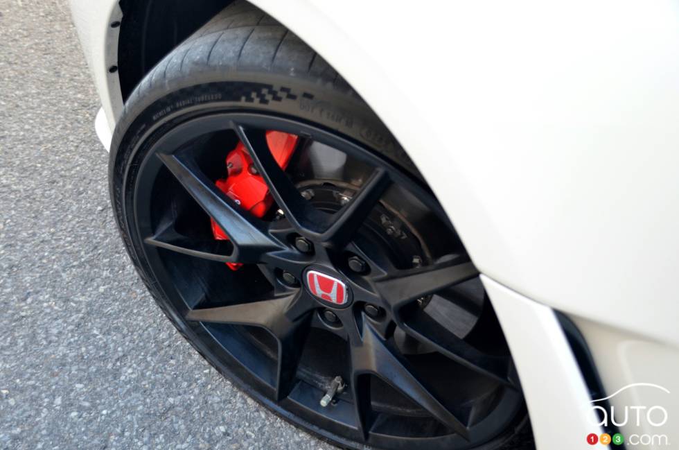 We drive the 2023 Honda Civic Type R