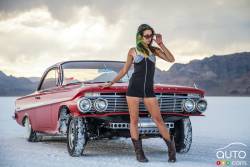 Gassers get the girl's attention at Bonneville.