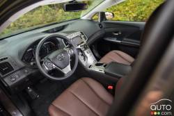2016 Toyota Venza Redwood edition cockpit