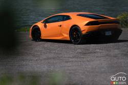 2015 Lamborghini Huracan rear 3/4 view