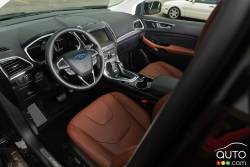 2015 Ford Edge Titanium cockpit