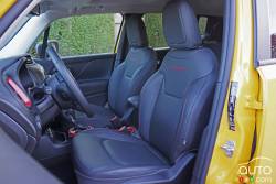2016 Jeep Renegade Trailhawk front seats