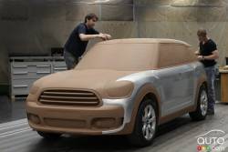 2017 MINI Cooper S Countryman designers clay sculpting