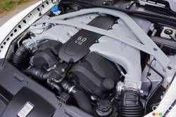 Détail du moteur de l'Aston Martin DB9 GT Volante 2016