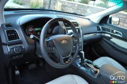 2016 Ford Explorer Platinum steering wheel