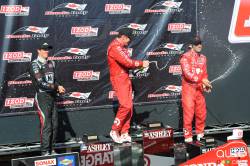 Sebastien Bourdais, Dragon Racing, Scott Dixon, Target Chip Ganassi Racing  et Dario Franchitti, Target Chip Ganassi Racing lors de la cérémonie de podium après la course #1