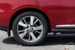 2015 Nissan Pathfinder Platinum AWD wheel